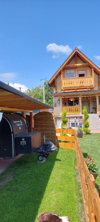 Gaestehaus Kathi Campingplatz Buschcamper Gyenesdiás Exteriör bild